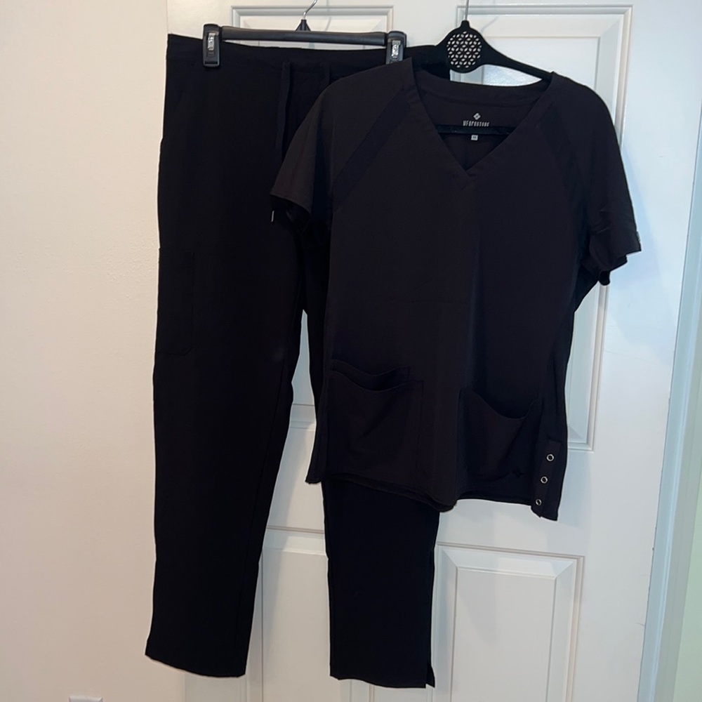 MED Black MEDCOUTURE scrub top, black med scrub pants (+ black scrub top large)